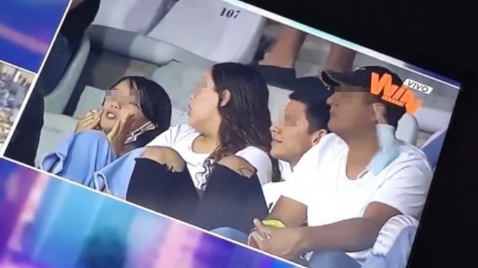 Curioso grito desde la tribuna: Niña se hace viral al saludar con un 'Hijue$%&' a jugadores del DIM Curioso grito desde la tribuna: Niña se hace viral al saludar con un 'Hijue$%&' a jugadores del DIM