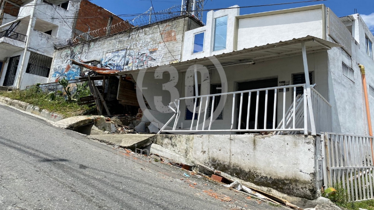 ¡Qué dolor! Vehículo se quedó sin frenos y atropelló a una mujer en el barrio Olaya Herrera 1 Olaya Herrera