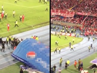 Tras la derrota del América ante el Atlético Nacional, hinchas invadieron furiosos la cancha 1 Tras la derrota del América ante el Atlético Nacional, hinchas invadieron furiosos la cancha