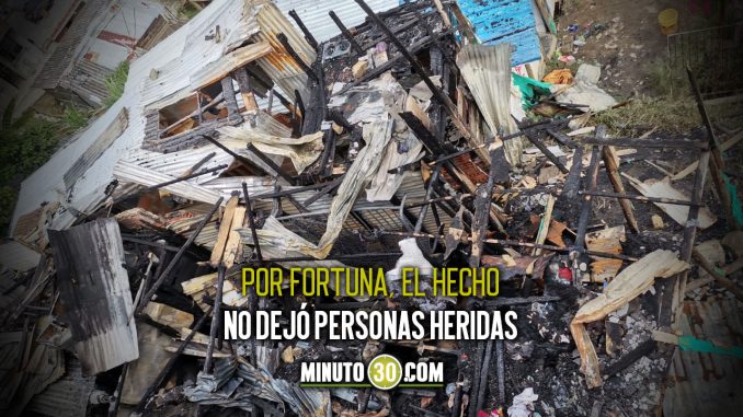 Que-tristeza-Incendio-consumio-dos-casitas-de-madera-en-Bello-y-dejo-una-mas-afectada Incendio bello