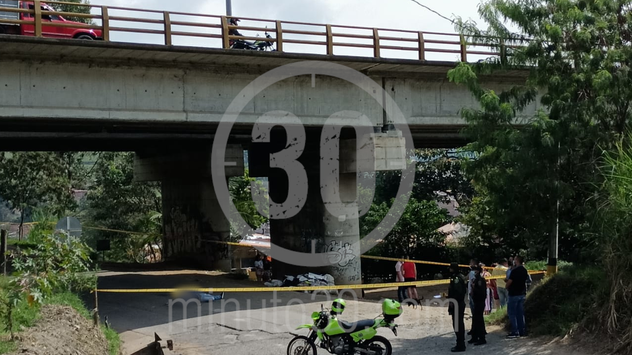 EN FOTOS: Mataron a tiros a un hombre en San Cristóbal, al parecer, por robarle la moto 4 SAN CRISTOBAL