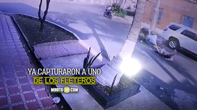Salvajes-Para-robarle-un-celular-arrastraron-por-la-calle-a-una-joven Aranjuez