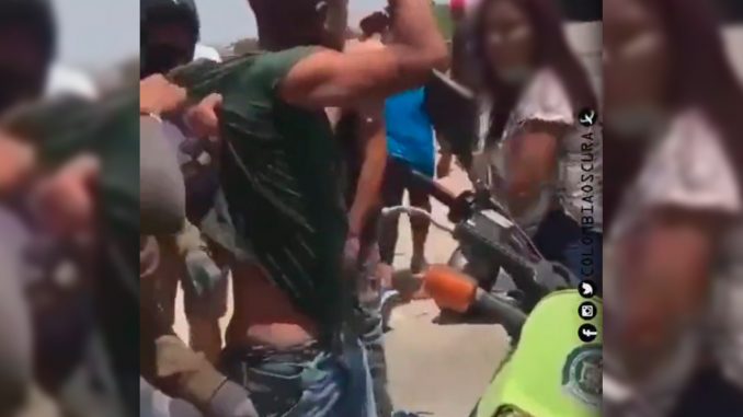 Video-Sabes-cuanto-tiempo-tengo-que-trabajar-mujer-golpea-a-hombre-que-la-robo Barranquilla