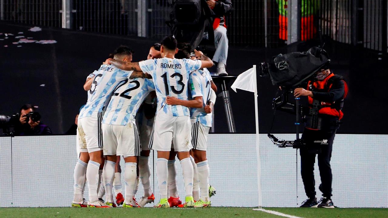 Argentina doblega a Uruguay y Messi llega a 80 goles con la Albiceleste 2 Argentina
