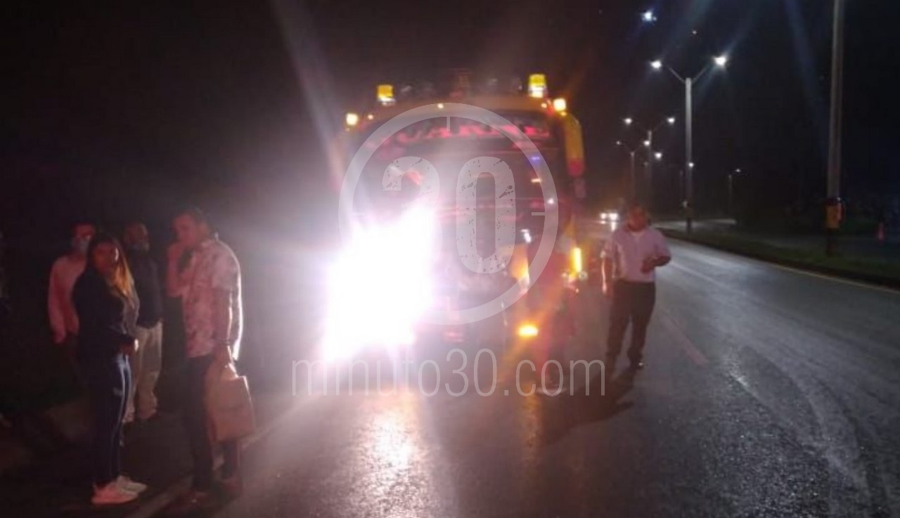 ¡Qué inseguridad tan horrible! Atracaron un bus de Guarne, un pasajero se opuso al robo y lo hirieron 2 atraco2