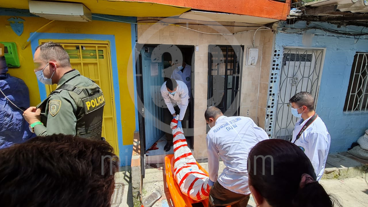 EN FOTOS: Adulta mayor que no habían visto en días, fue encontrada muerta en su casa 11 BELLO