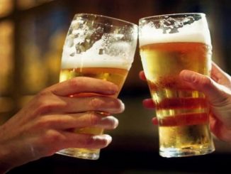 Borrachos se metieron a un parque acuático, se fracturaron los tobillos y ahora van a demandar 1 borrachos