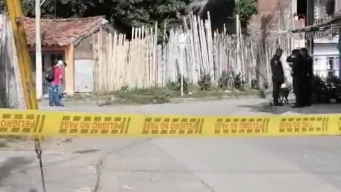 Hallaron una cabeza humana en una bolsa plástica junto a un poste Hallaron una cabeza humana en una bolsa plástica junto a un poste