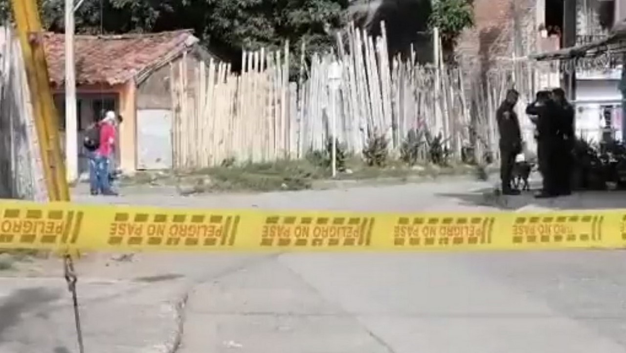 Hallaron una cabeza humana en una bolsa plástica junto a un poste