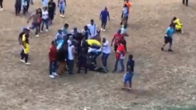 Balacera en cancha de Cali dejó dos personas muertas Balacera en cancha de Cali dejó dos personas muertas