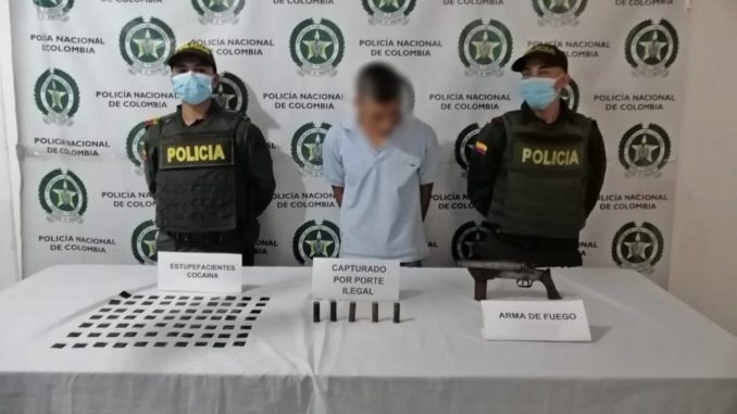 Lo cogieron en Andes con cocaína y un arma de fuego Lo cogieron en Andes con cocaína y un arma de fuego
