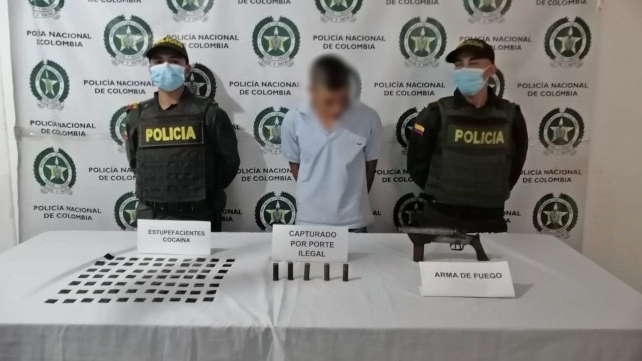 Lo cogieron en Andes con cocaína y un arma de fuego