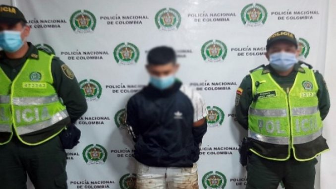 Cogieron a este hombre que habría apuñalado hasta la muerte a otro Cogieron a este hombre que habría apuñalado hasta la muerte a otro