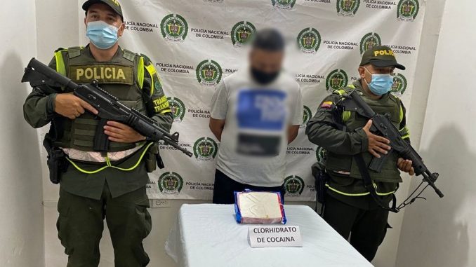 Llevaba en su equipaje de mano mil gramos de cocaína Llevaba en su equipaje de mano mil gramos de cocaína
