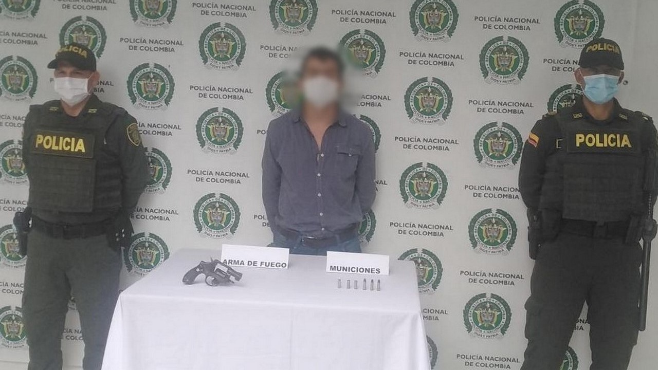 Lo 'agarraron' en El Santuario con una pistola