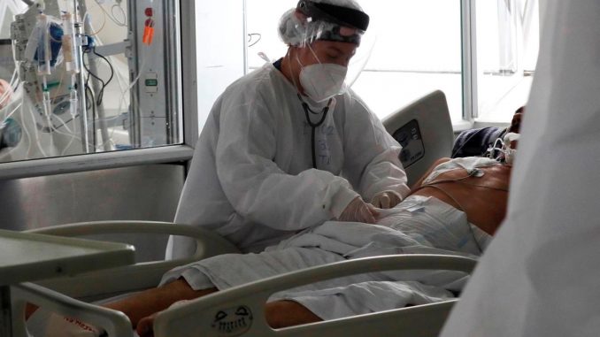 ¡Ya no en octubre! Minsalud vaticinó cuándo será el cuarto pico de contagio de covid-19 en Colombia 1 Colombia pico