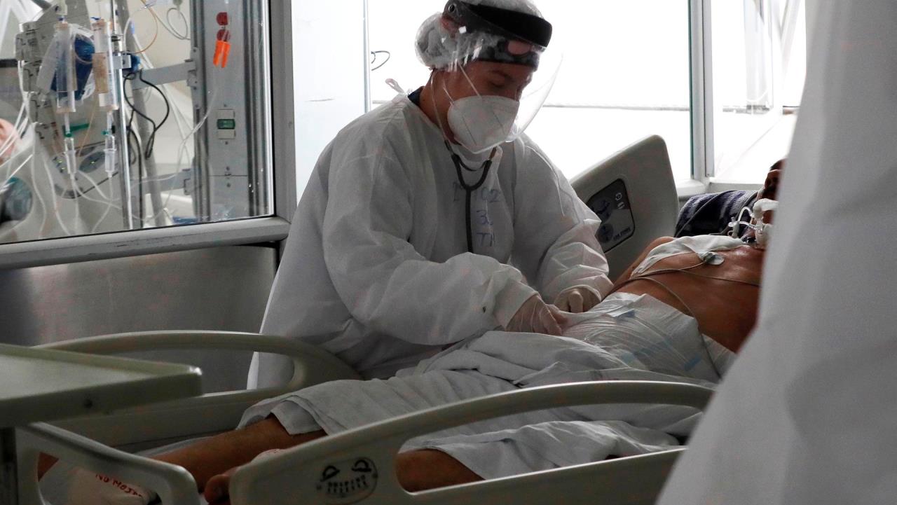 ¡Ya no en octubre! Minsalud vaticinó cuándo será el cuarto pico de contagio de covid-19 en Colombia 1 Colombia pico