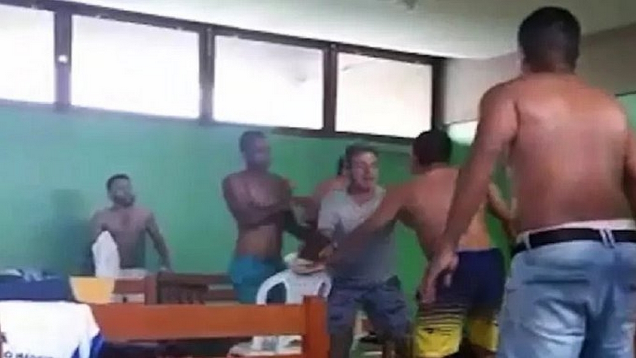 ¡Conchudo! Apuñaló a un futbolista porque le reclamó por robarse su comida 1 dirigente