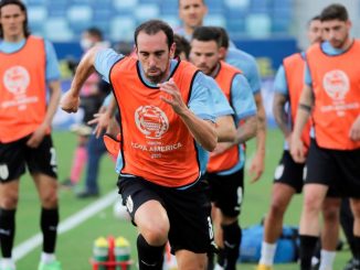 Godín arriba a Montevideo y destaca la importancia del Uruguay-Colombia 1 Diego Godín