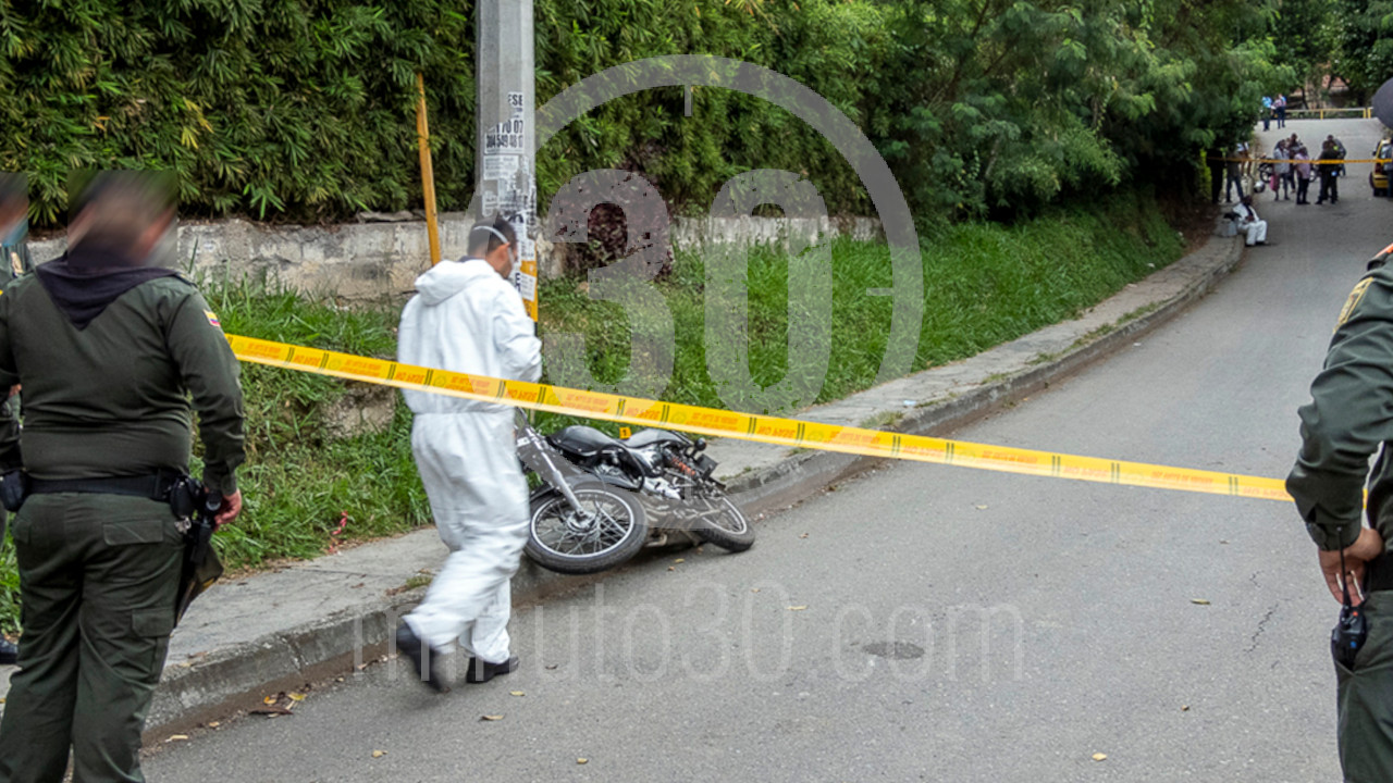 EN FOTOS Y VIDEO: Sicario mató a un hombre en ‘La 13’ y un vendedor que intentó detenerlo también fue baleado 1 COMUNA 13