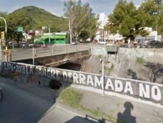 ¡Muy 'calentones'! Jóvenes fueron sorprendidos haciendo una orgía en un caño 1 jóvenes