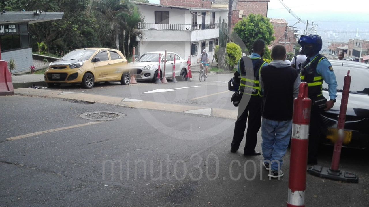 EN FOTOS Y VIDEO: ¡Qué susto tan horrible! Un bus, lleno de pasajeros, se volcó bajando por La Campiña 2 La Campiña