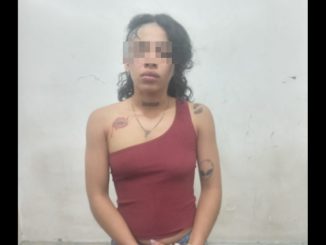 ¡No solo atracan los hombres! A esta la cogieron armada, amenazando a un taxista para robarle 1 Cali