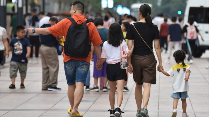En China podrían castigar a los padres cuando los hijos se porten mal En China podrían castigar a los padres cuando los hijos se porten mal