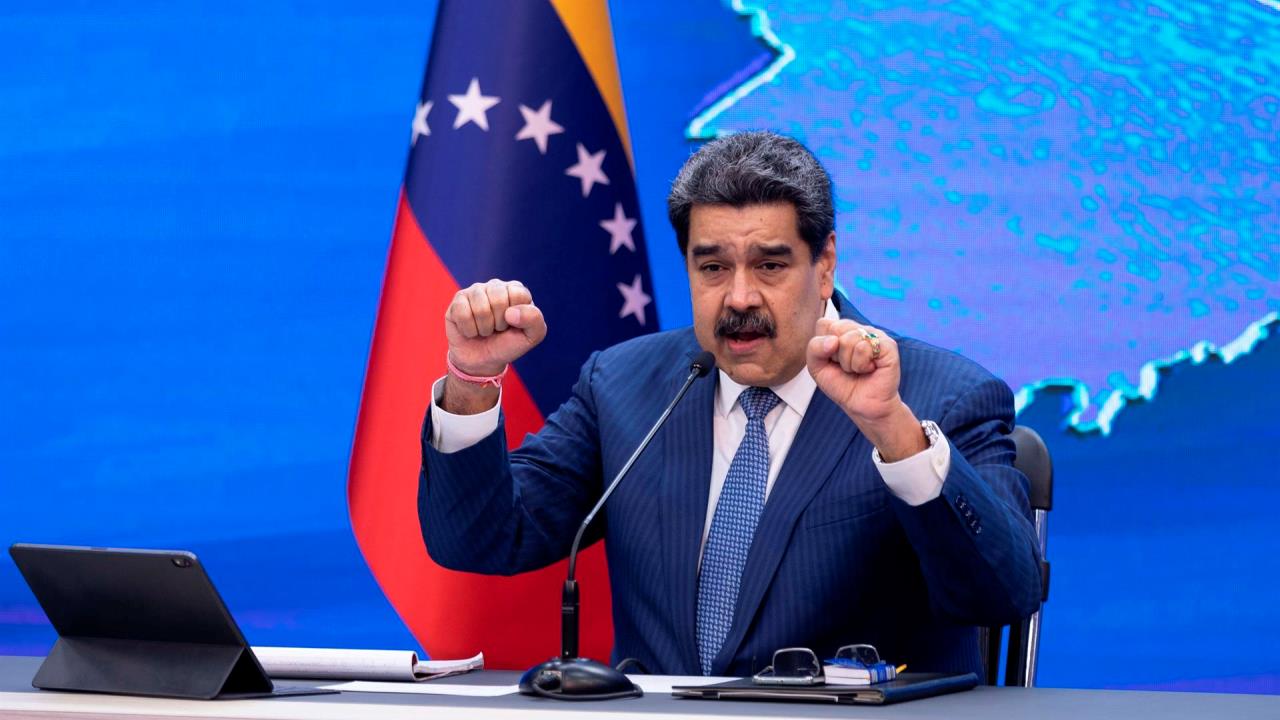 Maduro llama a empresarios colombianos a retomar las inversiones en Venezuela