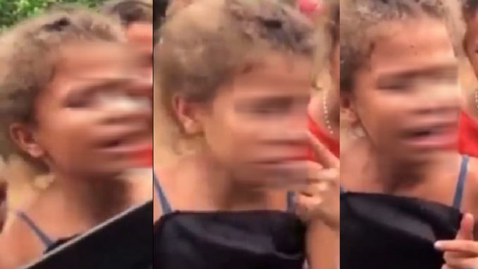 La niña que paró el tráfico y enterneció con su voz La niña que paró el tráfico y enterneció con su voz