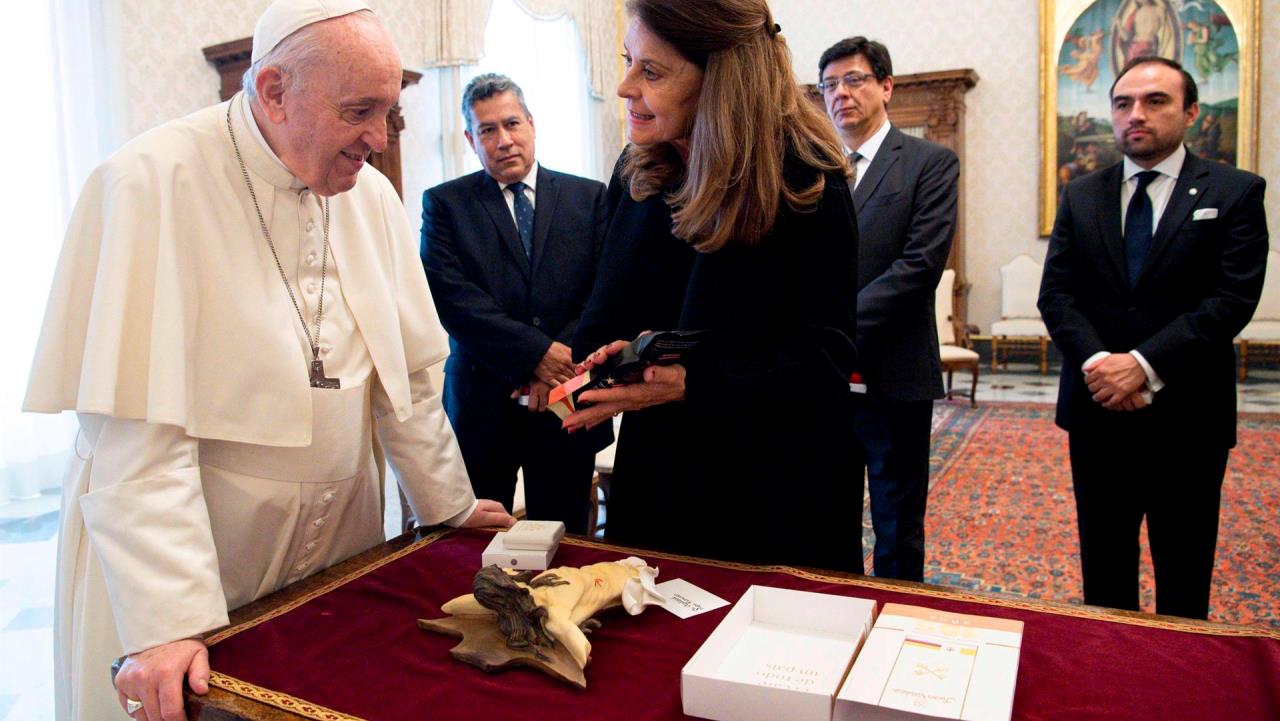 La vicepresidenta colombiana habla con el papa de pobreza y narcotráfico 1 Papa