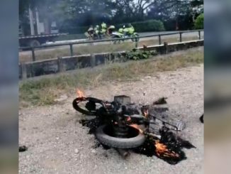 Le dio tanta rabia que le inmovilizaran la moto que prefirió quemarla 1 Le dio tanta rabia que le inmovilizaran la moto que prefirió quemarla
