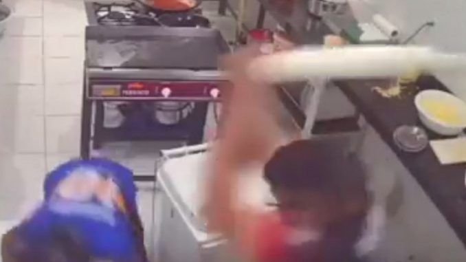 Ladrón salió cascado cuando intentó robar en una pizzería Ladrón salió cascado cuando intentó robar en una pizzería