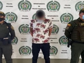Alias 'Ron' vio a la policía y tiró una pistola al río, pero lo cogieron 1 Cogieron a alias 'Ron' con una pistola