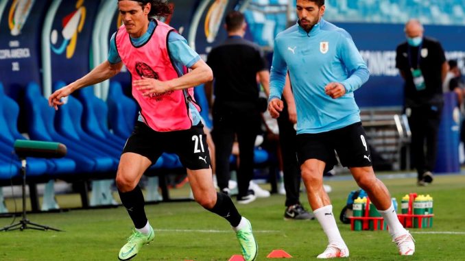 Los futbolistas uruguayos Luis Suárez (d) y Edinson Cavani, en una fotografía de archivo. EFE/Sebastiao Moreira convocados