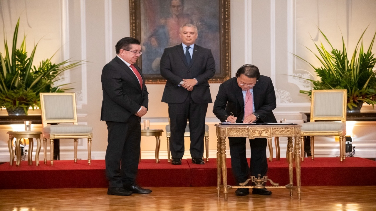 Colombia firma acuerdo de entendimiento con Inovio para producir vacunas en el país
