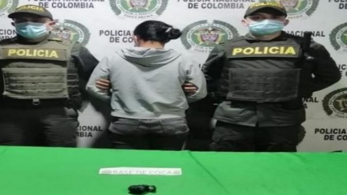 Cogieron a alias 'Yolombó' con base de coca en el bolsillo de la chaqueta Cogieron a alias 'Yolombó' con base de coca en el bolsillo de la chaqueta