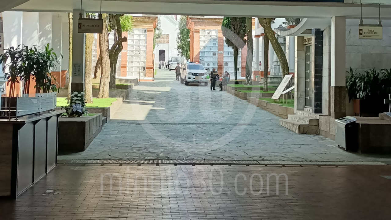 Apuñalaron hasta la muerte a un hombre al interior de un cementerio de Medellín