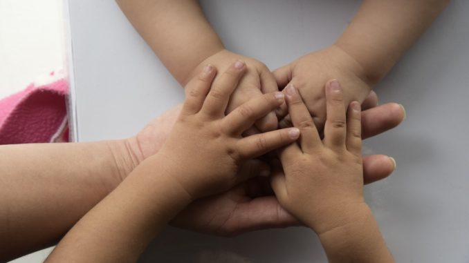 En Colombia hay 4.144 niños esperando una familia que los adopte En Colombia hay 4.144 niños esperando una familia que los adopte