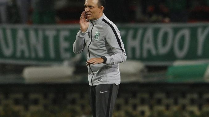 Imagen de archivo del entrenador de Nacional, Alejandro Restrepo. EFE/ Luis Eduardo Noriega Nacional