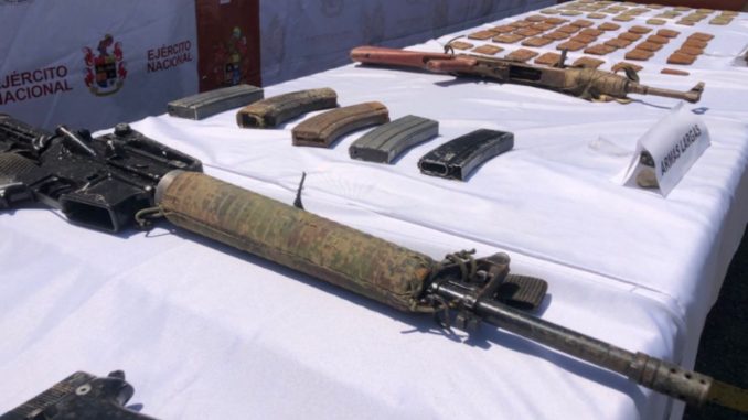 Soldados se enfrentaron con 'paramilitares' en Valdivia, tres hombres murieron Soldados se enfrentaron con 'paramilitares' en Valdivia, tres hombres murieron