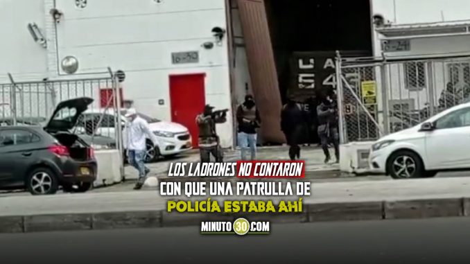 Asi-fue-como-el-falso-guarda-de-transito-le-dio-via-a-los-ladrones-para-meterse-a-robar-oro-en-El-Poblado el Poblado