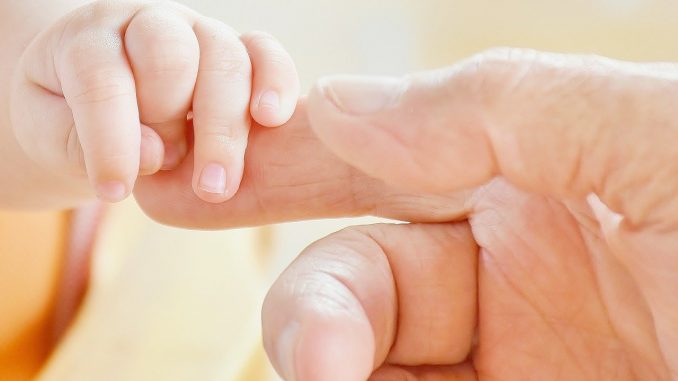 Una desalmada golpeó a sus bebé de 15 meses salvajemente y en el estómago Una desalmada golpeó a sus bebé de 15 meses salvajemente y en el estómago