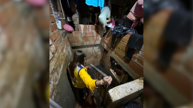 Bomberos de Medellín siguen atendiendo emergencias en la ciudad Bomberos de Medellín siguen atendiendo emergencias en la ciudad