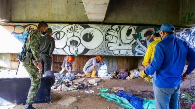 Desmantelaron un cambuche debajo de un puente donde vendían 'vicio' en El Carmen de Viboral Desmantelaron un cambuche debajo de un puente donde vendían 'vicio' en El Carmen de Viboral