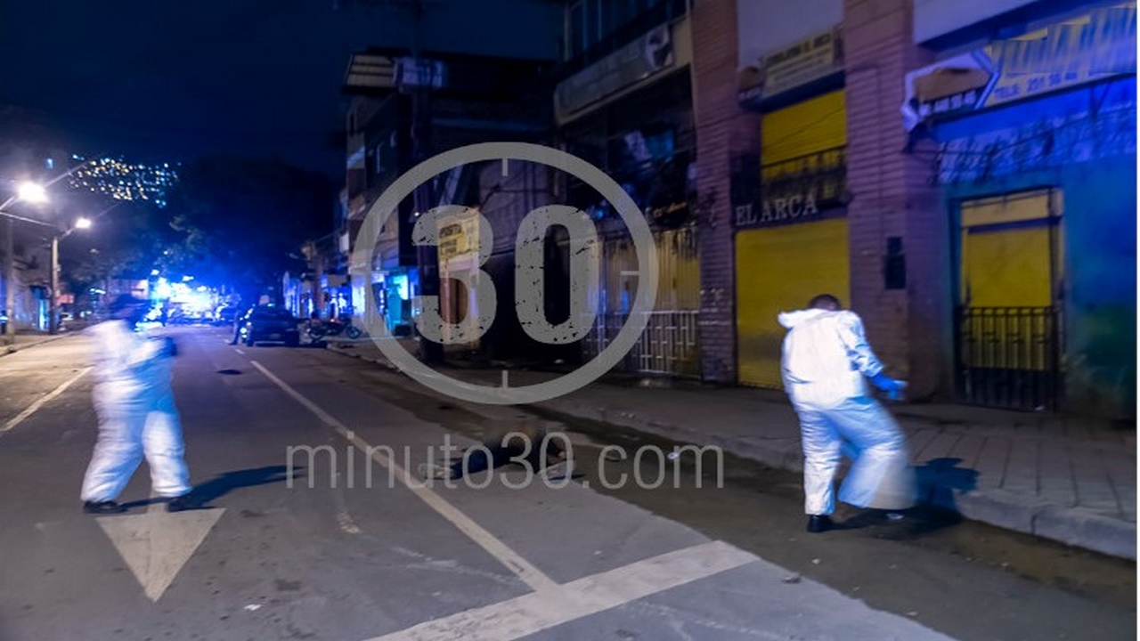 EN FOTOS Y VIDEO: Con arma blanca, dos habitantes en condición de calle se agarraron por La Minorista, uno terminó muerto 1 Candelaria