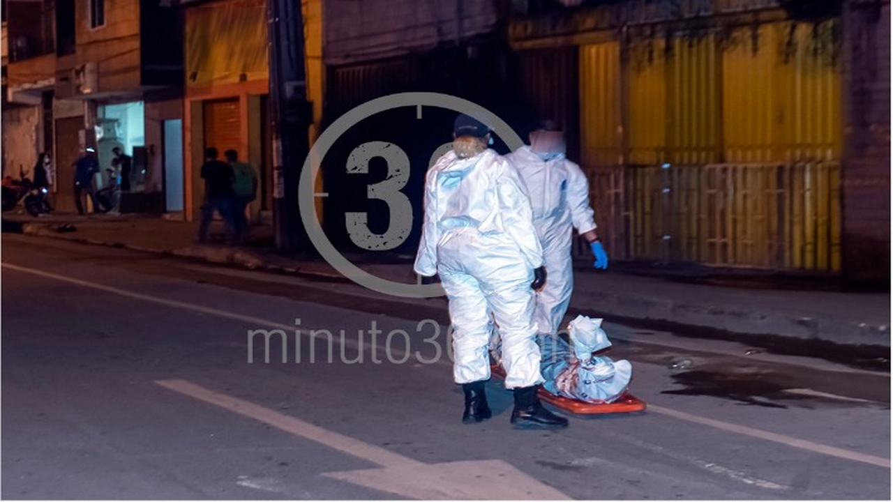 EN FOTOS Y VIDEO: Con arma blanca, dos habitantes en condición de calle se agarraron por La Minorista, uno terminó muerto 9 Candelaria