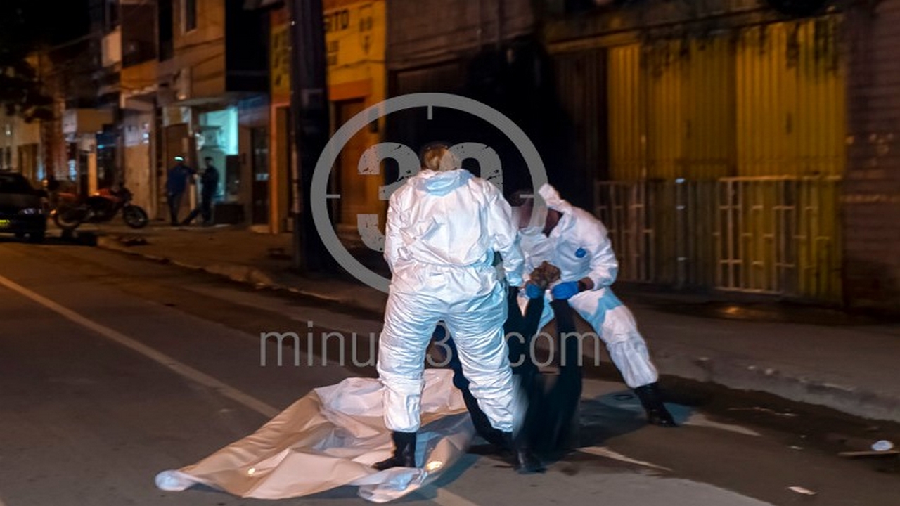 EN FOTOS Y VIDEO: Con arma blanca, dos habitantes en condición de calle se agarraron por La Minorista, uno terminó muerto 8 Candelaria