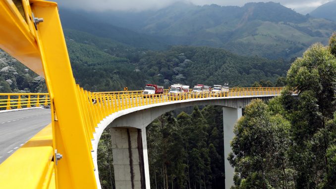 Colombia se abre paso a través de los Andes con un complejo de obras viarias 3