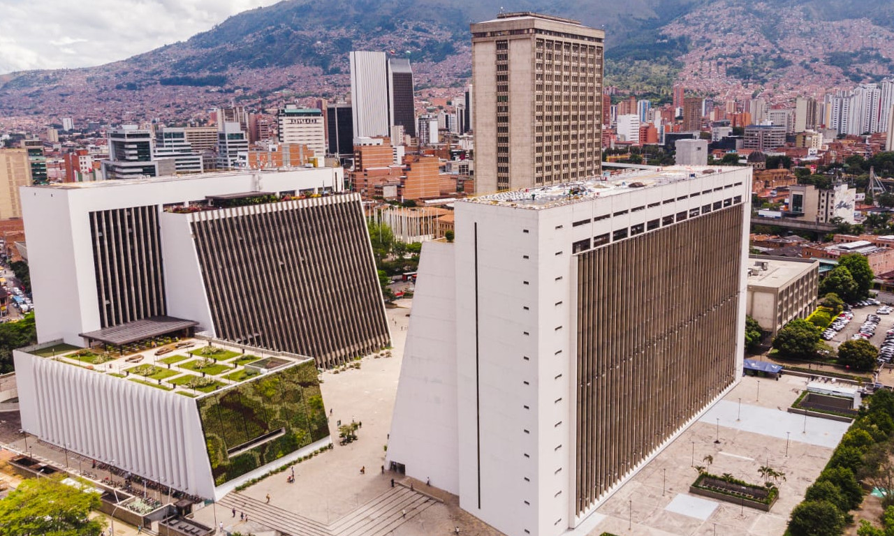 ¡Atención! El Concejo de Medellín aprobó aumento salarial para servidores públicos 1 servidores públicos